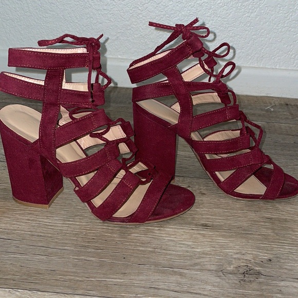 Women Size 7. Burgundy lace up heels. - Picture 2 of 4